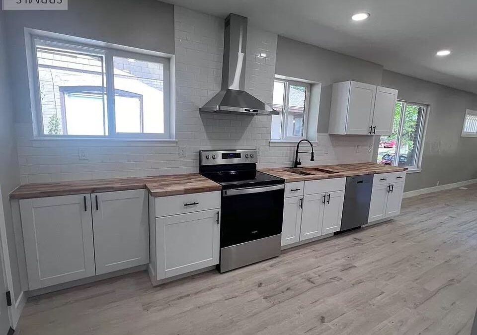 The Smart Homeowner’s Guide to Kitchen Cabinets: Refacing vs. Replacement